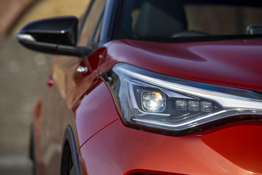 Детали экстерьера Toyota C-HR Hybrid Orange Edition 2019 года  (UK) (фото 7 из 34)